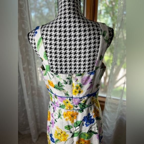 Ann Taylor floral dress 🤍💛 - Picture 3 of 6